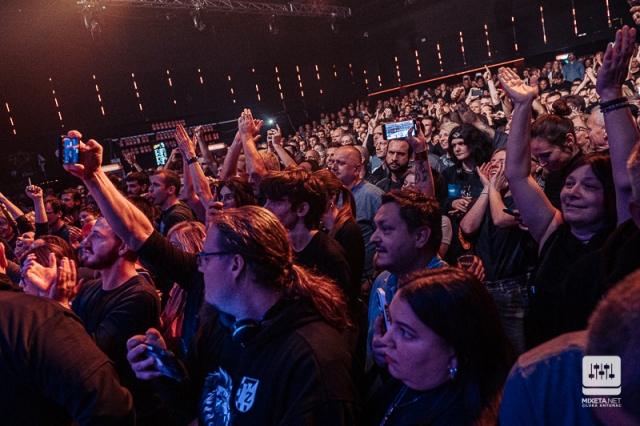 Goran Bare i Majke su u rasprodanom zagrebačkom klubu Boogaloo održali svoj prvi koncert u sklopu 40 godina karijere