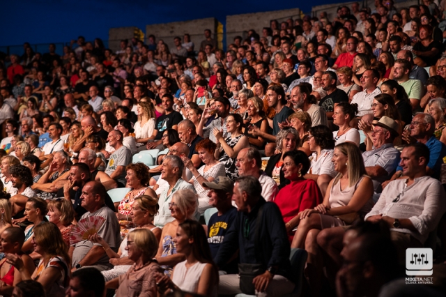Josipa Lisac na Tvrđavi sv. Mihovila 2025./foto: Luka Antunac