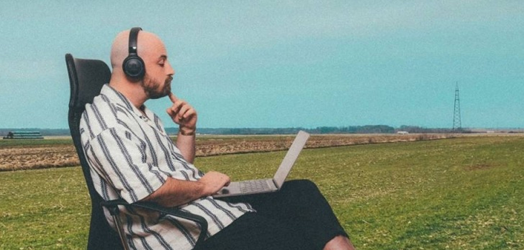 Press: Đutko, Stigo autotjun na selo